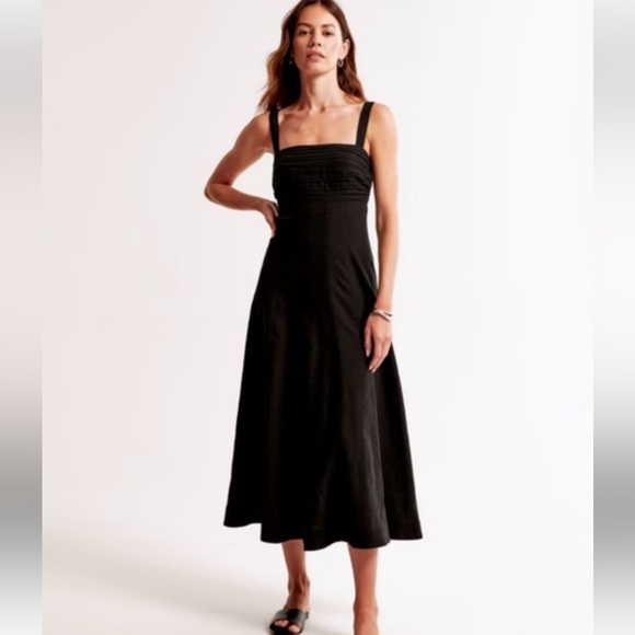 Abercrombie & Fitch Dresses & Skirts - Abercrombie & Fitch Black Square-Neck Maxi Dress